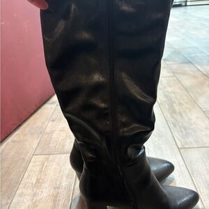 Elegant Black Knee-High Women's Boots